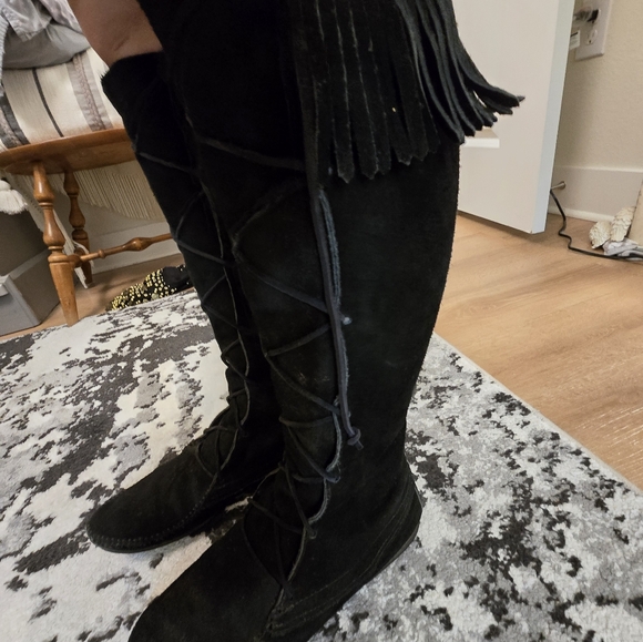 Minnetonka, Black Suede, Lace Up Front Knee High Boots, Fringe, Mens 9 - Picture 11 of 12
